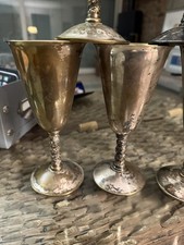 12 identische Silberpokale 